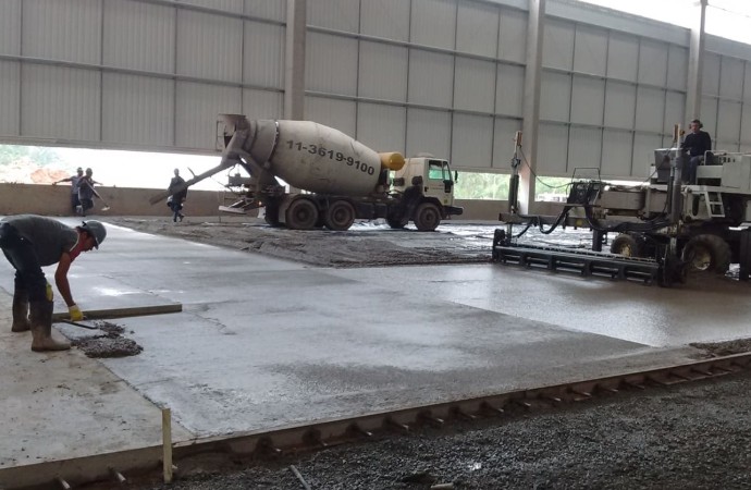 Concreto usinado para obras de grande porte fornecido pela Qualidade Concretos em Garopaba